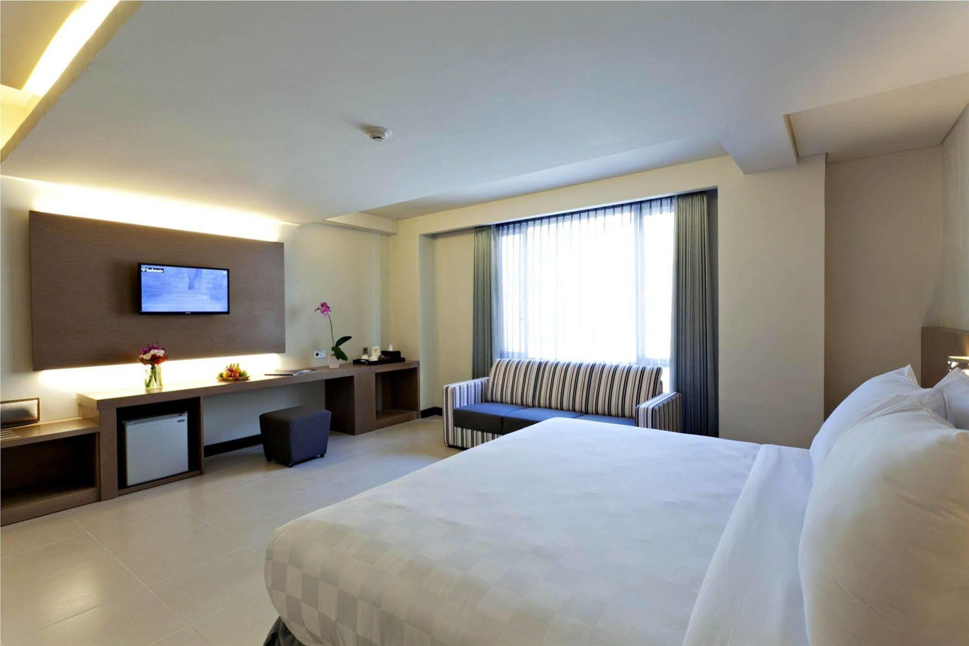Euphoria Hotel Legian  Exterior photo